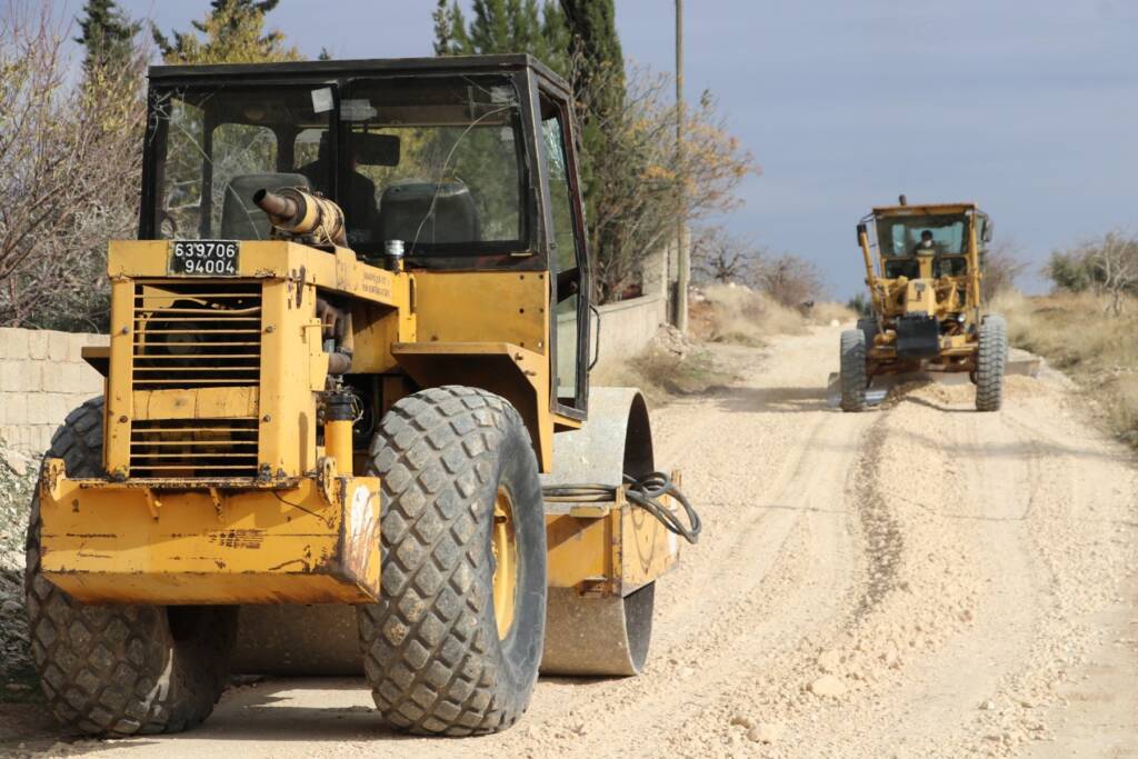 Karaköprü kırsalında yol çalışması