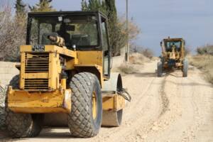 Karaköprü kırsalında yol çalışması