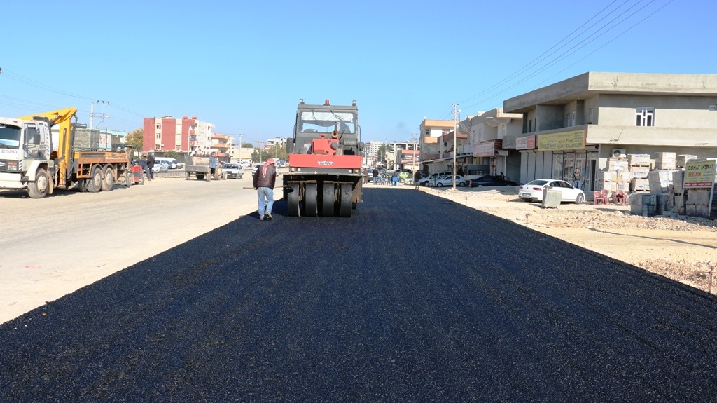 Akçakale’de yapımı biten yol ulaşıma açılıyor