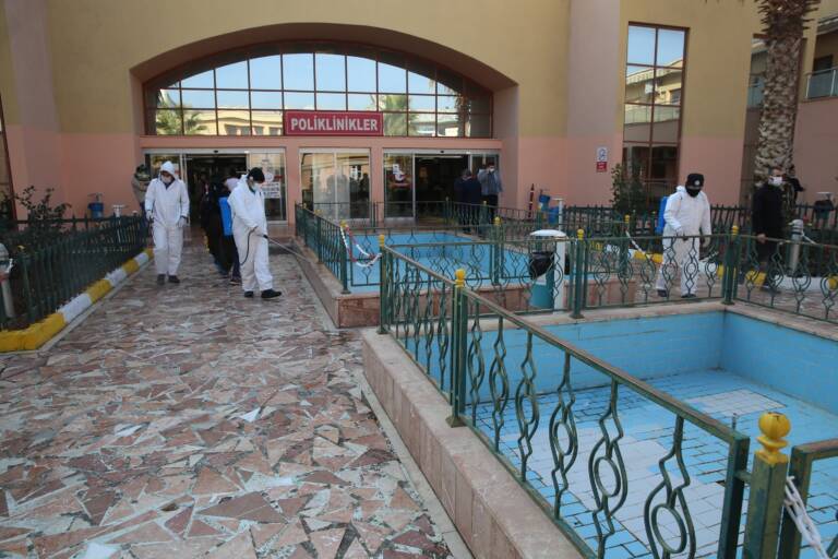 Şanlıurfa’da Hastanelerde dezenfekte çalışmaları devam ediyor