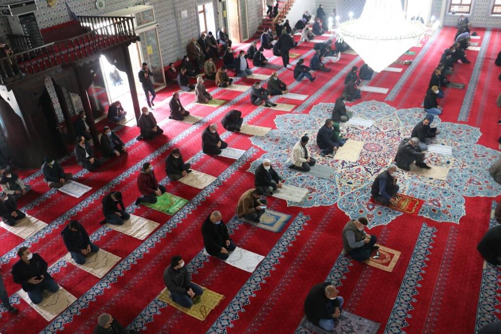 Şanlıurfa camilerde yağmur duası yapıldı