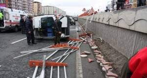 Yolcu minibüsü alt geçide uçtu: 1’i ağır 7 yaralı