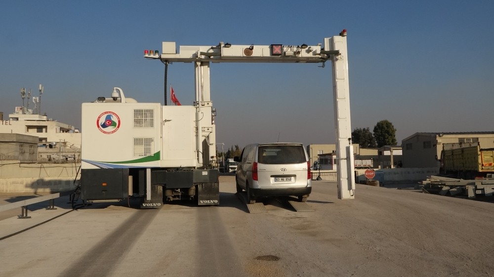 Akçakale Gümrük Kapısı’nda x-ray kontrolü
