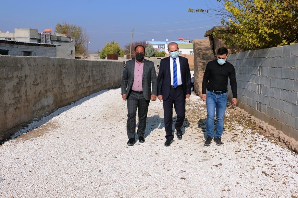 Akçakale kırsalında bozulan yollar onarılıyor