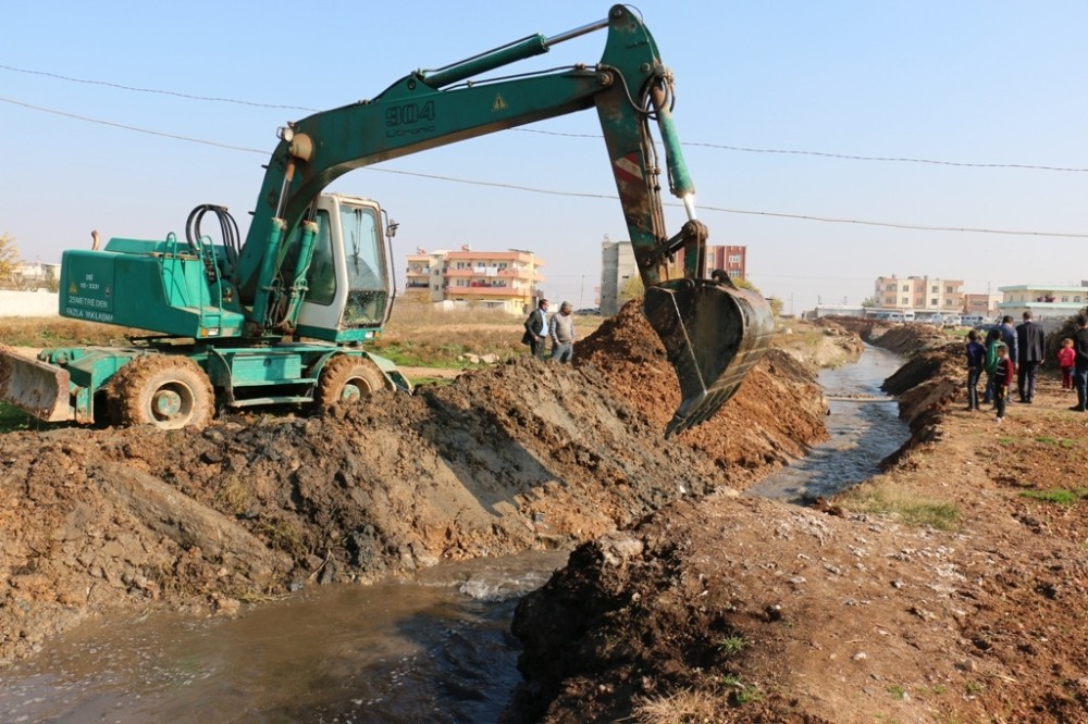 Akçakale’de drenaj çalışmaları başladı