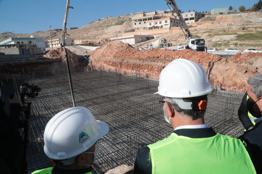 Eyyübiye’de yarı olimpik yüzme havuzunun temeli atıldı