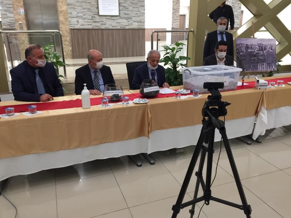 Harran Üniversitesi noter huzurunda personel alımı gerçekleştirdi