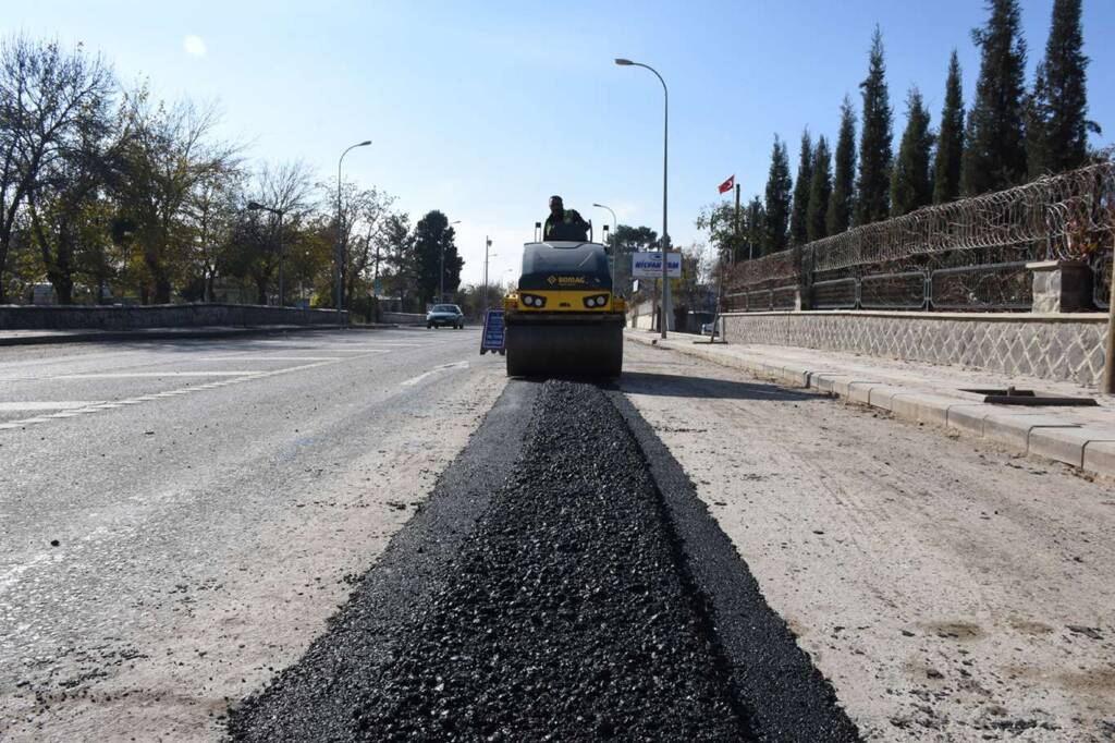 Hilvan’da asfalt yama çalışması başladı