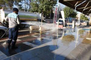 Hilvan’da cadde ve sokaklar baştan aşağı yıkandı