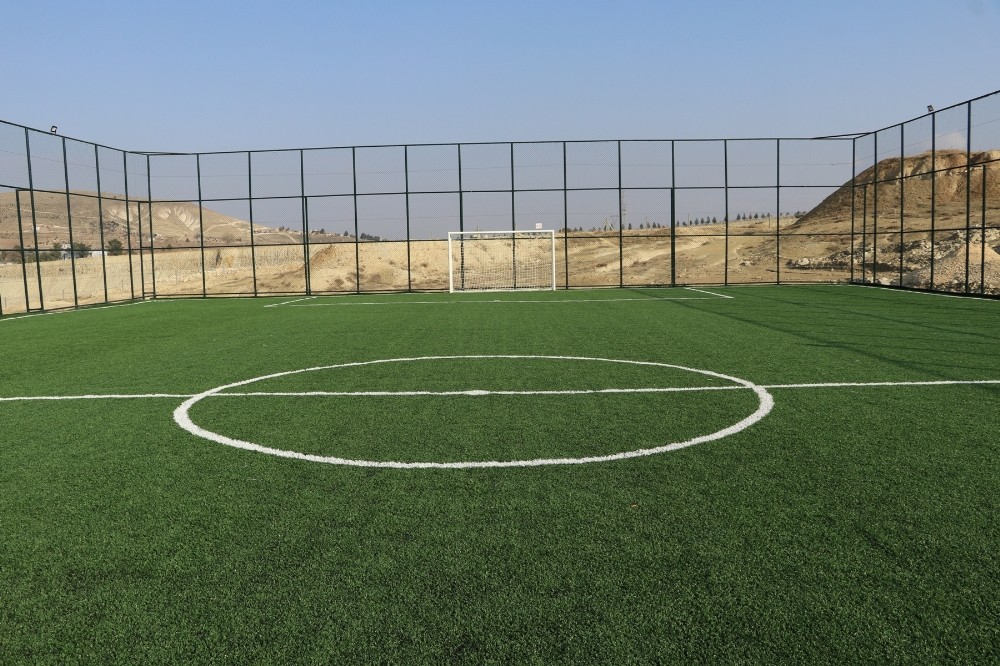 Karaköprü kırsalı sentetik çim sahaya kavuştu
