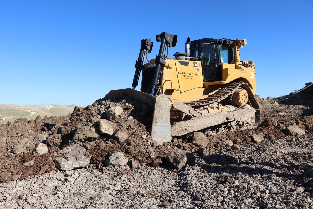 Karaköprü’de bir yılda 45 kilometre yol yapıldı