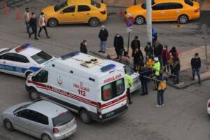 Otomobil ile motosiklet çarpıştı: 1 yaralı