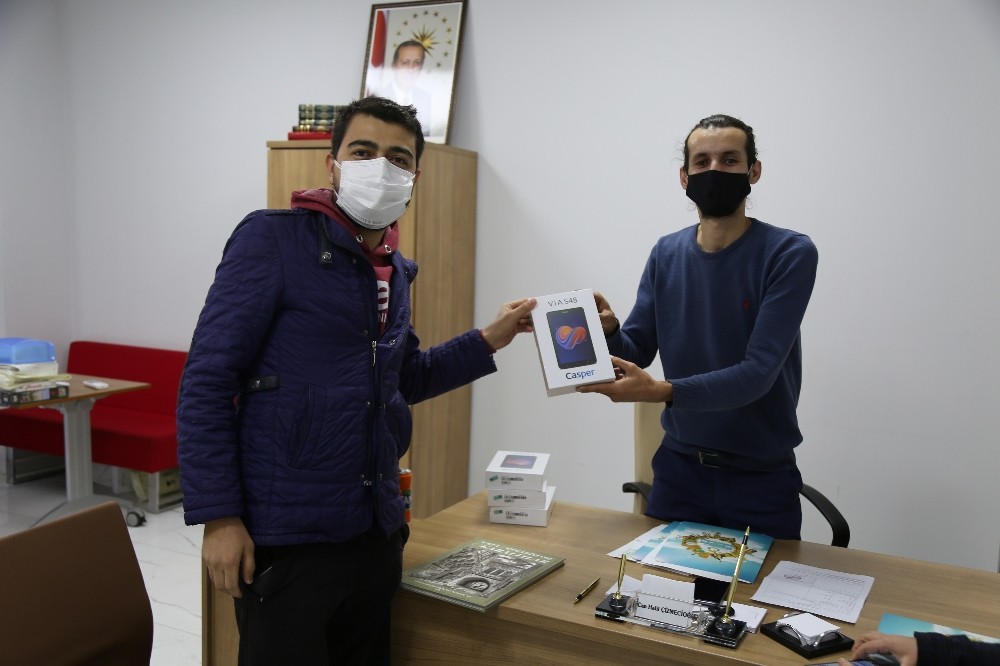 Şanlıurfa’da Kazananlara tablet ödülü verildi