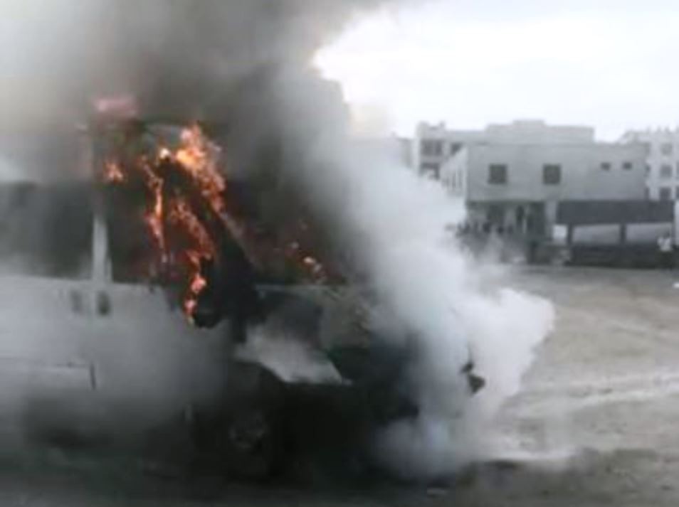 Şanlıurfa’da Park halindeki minibüs alev alev yandı