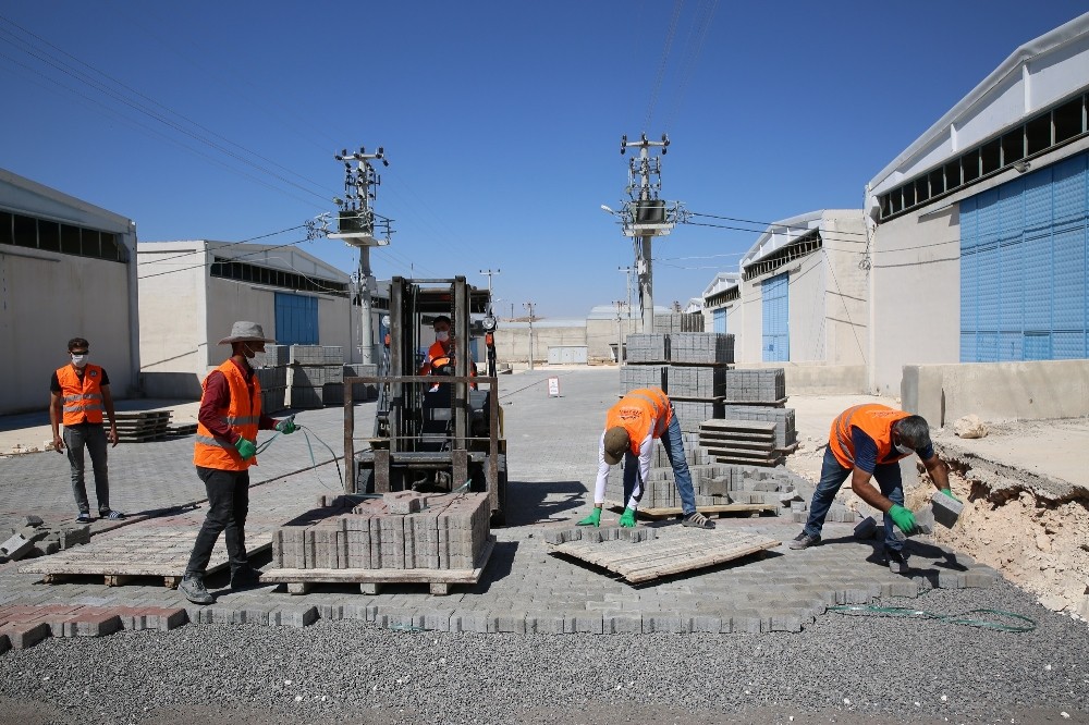 Şanlıurfa’da yol yapım çalışmaları sürüyor
