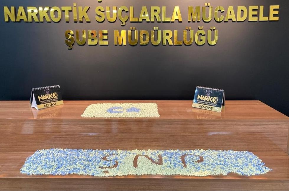 Şanlıurfa’da Yolcunun çantasından ve durdurulan araçtan uyuşturucu çıktı