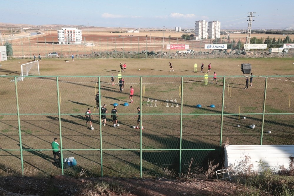 Şanlıurfaspor’da 18 kişide korona virüs çıktı