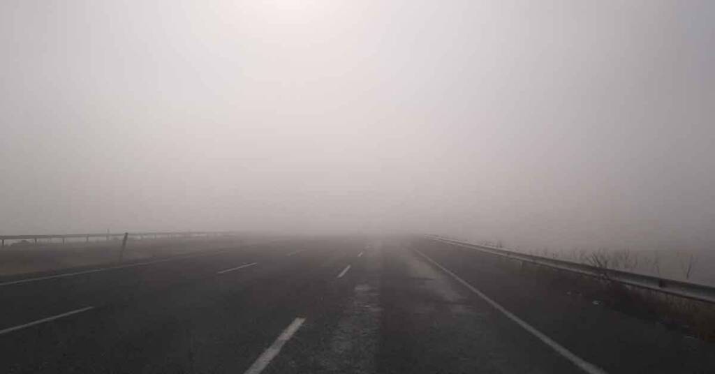 Şanlıurfa-Adıyaman Karayolunda yoğun sis ulaşımı zorlaştırdı