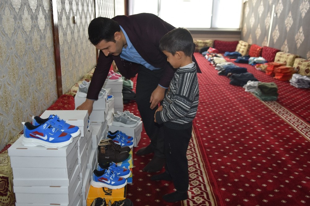 Siverek’te 100 yetim ve öksüz sevindirildi