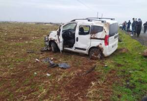 Siverek’te ticari araç takla attı: 2 yaralı