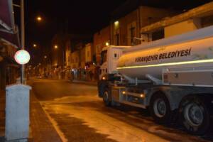 Viranşehir’de ilçenin ana caddeleri dezenfekte edildi