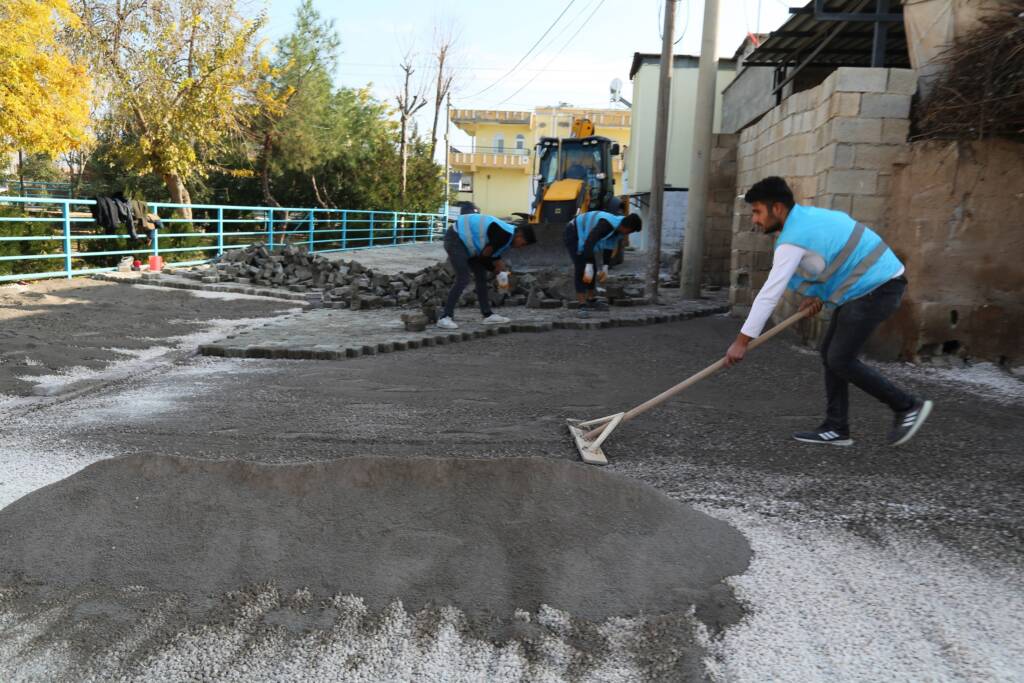 Haliliye Belediyesinden 7 ayrı noktada yol çalışması