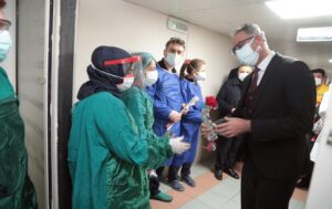 Belediye başkanından sağlık çalışanlarına moral ziyareti