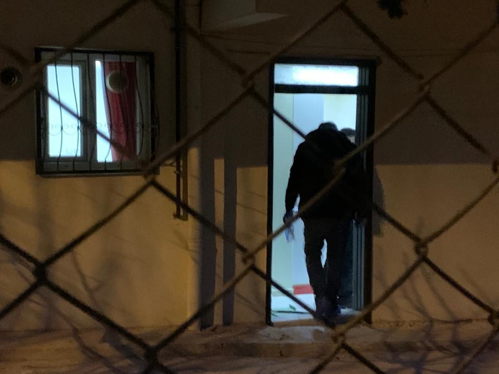 Genç kadın 6 aylık bebeğinin yanında vurulmuş halde bulundu