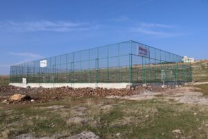 Karaköprü’de sentetik çim saha hizmete girdi