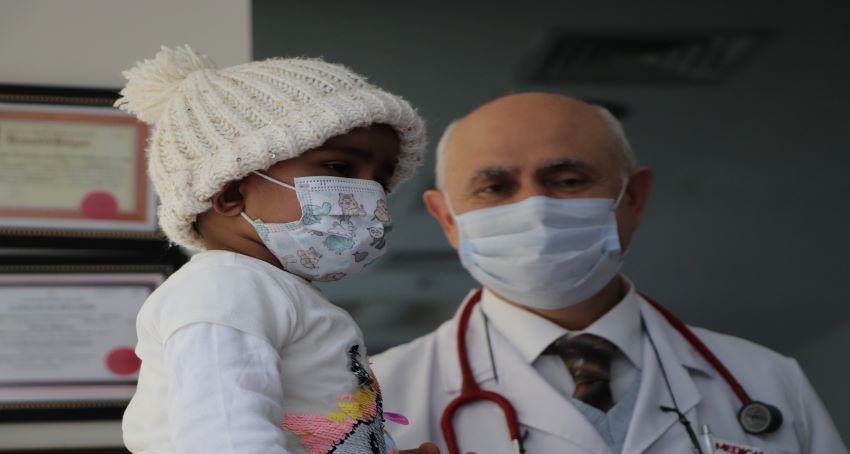 2 yaşındaki Tuğba kardeşinden alınan ilikle hayata tutundu