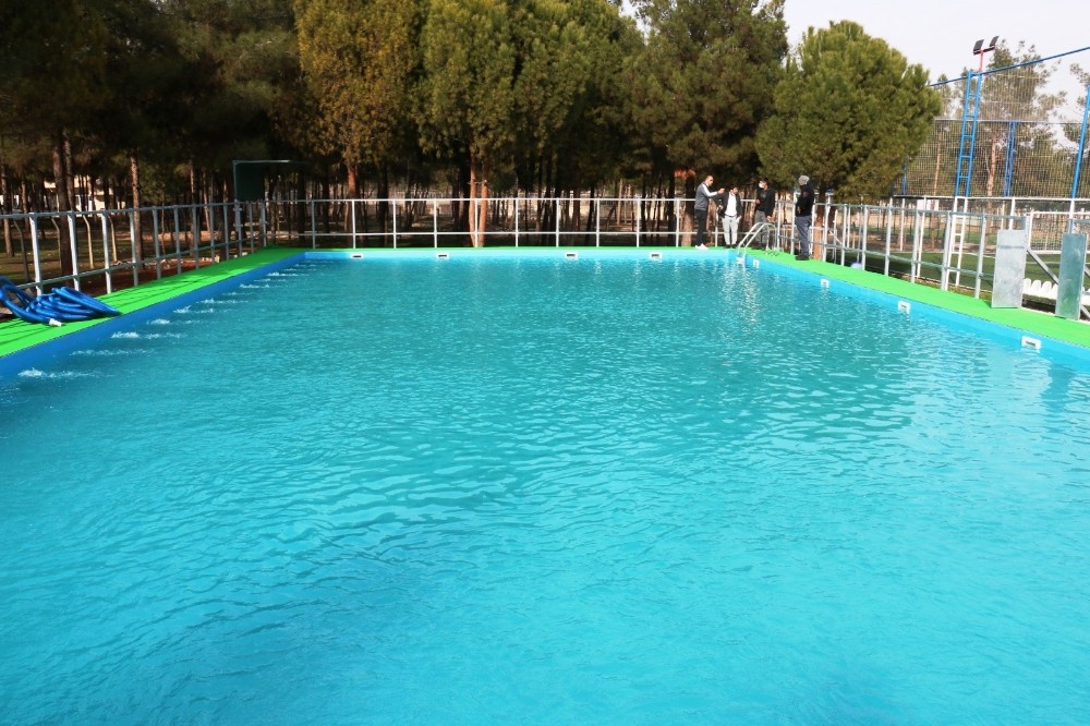 Akçakale yeni yüzme havuzuna kavuştu