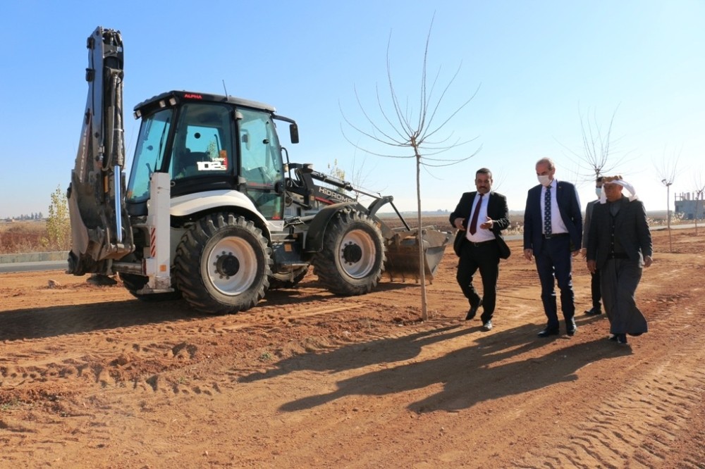 Akçakale’de yeşil alan çalışması