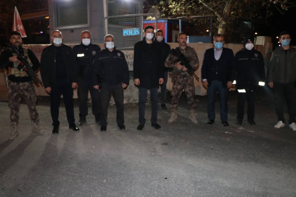 Aksoy yeni yıla polis ve sağlık çalışanları ile girdi