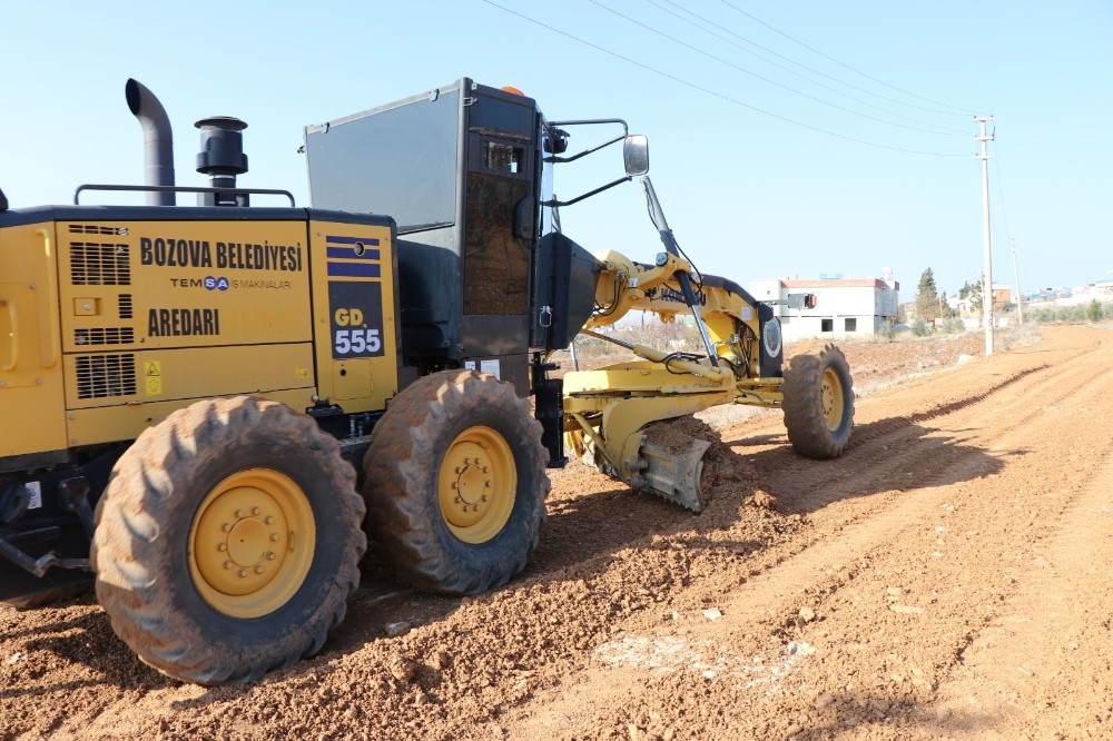 Bozova Belediyesi kırsalda yol çalışmalarına devam ediyor