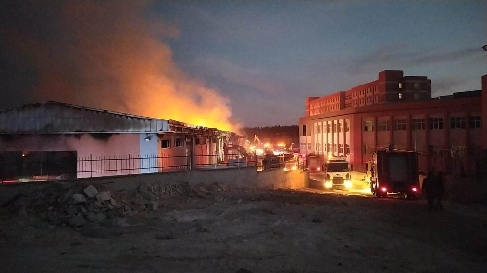 Şanlıurfa Valiliğinden Lojistik deposunda çıkan yangın ile ilgili açıklama