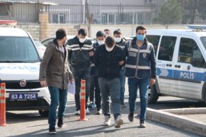 Şanlıurfa’da aranan uyuşturucu tacirleri yakalandı