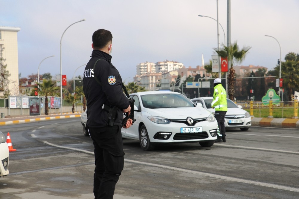 Şanlıurfa’da cadde ve sokaklar sessizliğe büründü