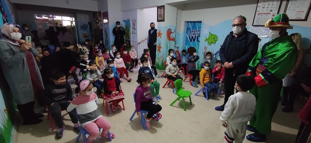 Şanlıurfa’da çocuklar için gölge oyunu