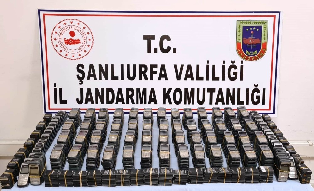 Şanlıurfa’da gümrük kaçağı 300 cep telefonuna el konuldu