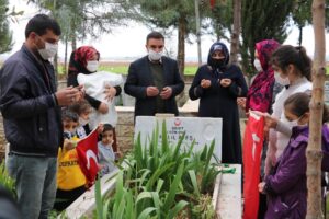 Şanlıurfa’da Haberi alan şehidin ailesi mezarlığa koştu