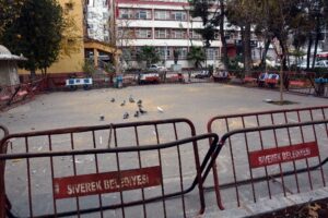 Şanlıurfa’da Hayvanseverler kısıtlamada sokak hayvanlarını unutmadı