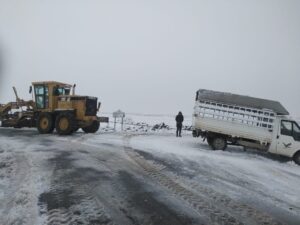 Şanlıurfa’da karla mücadele çalışmaları sürüyor