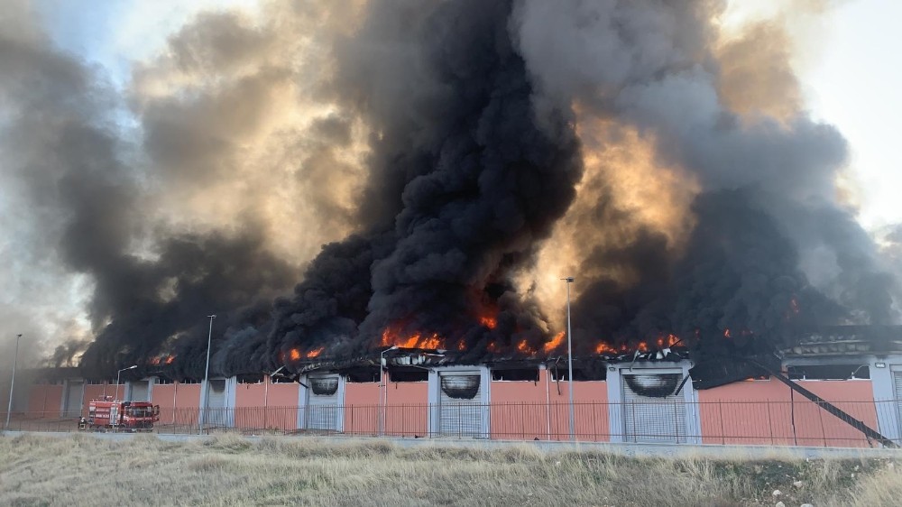 Şanlıurfa’da lojistik deposunda yangın