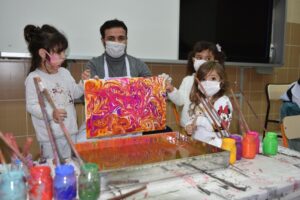 Şanlıurfa’da Minikler kollarını sanat için sıvadı