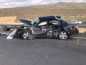 Şanlıurfa’da Otomobil beton mikserine çarptı: 2 ölü