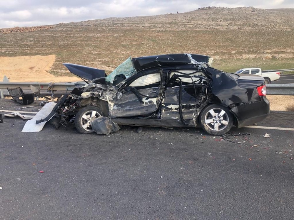 Şanlıurfa’da Otomobil beton mikserine çarptı: 2 ölü