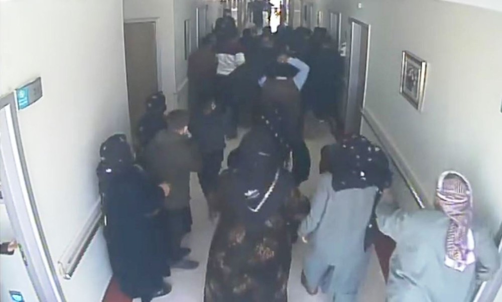 Şanlıurfa’da özel hastanede güvenlik görevlisini darp ettiler