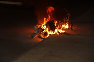 Şanlıurfa’da seyir halindeki motosiklet alev aldı