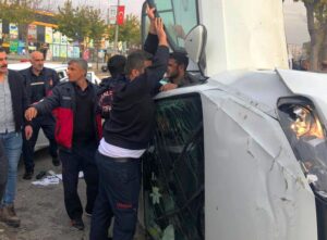 Şanlıurfa’da Sokağa çıkma kısıtlamasında trafik kazası: 3 yaralı