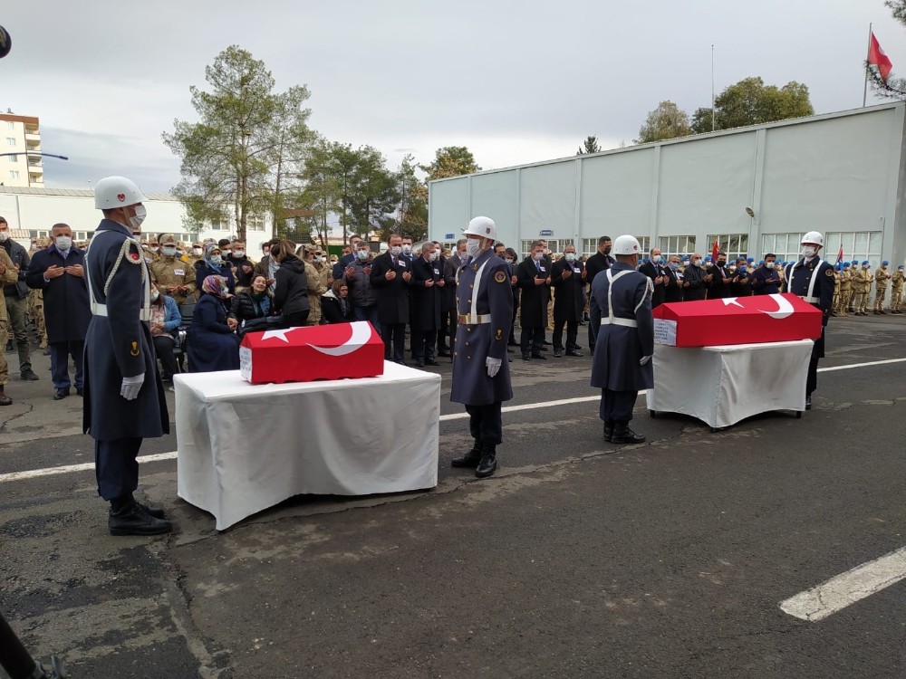 Şanlıurfa’da Yangında ölen uzman çavuş ile oğlu törenle memleketlerine uğurlandı